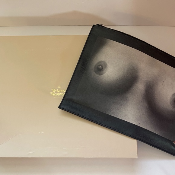 SOLD!!! VIVIENNE WESTWOOD ICONIC TI TS PRINTED BLACK LEATHER CLUTCH NWT SS16 - Picture 11 of 15